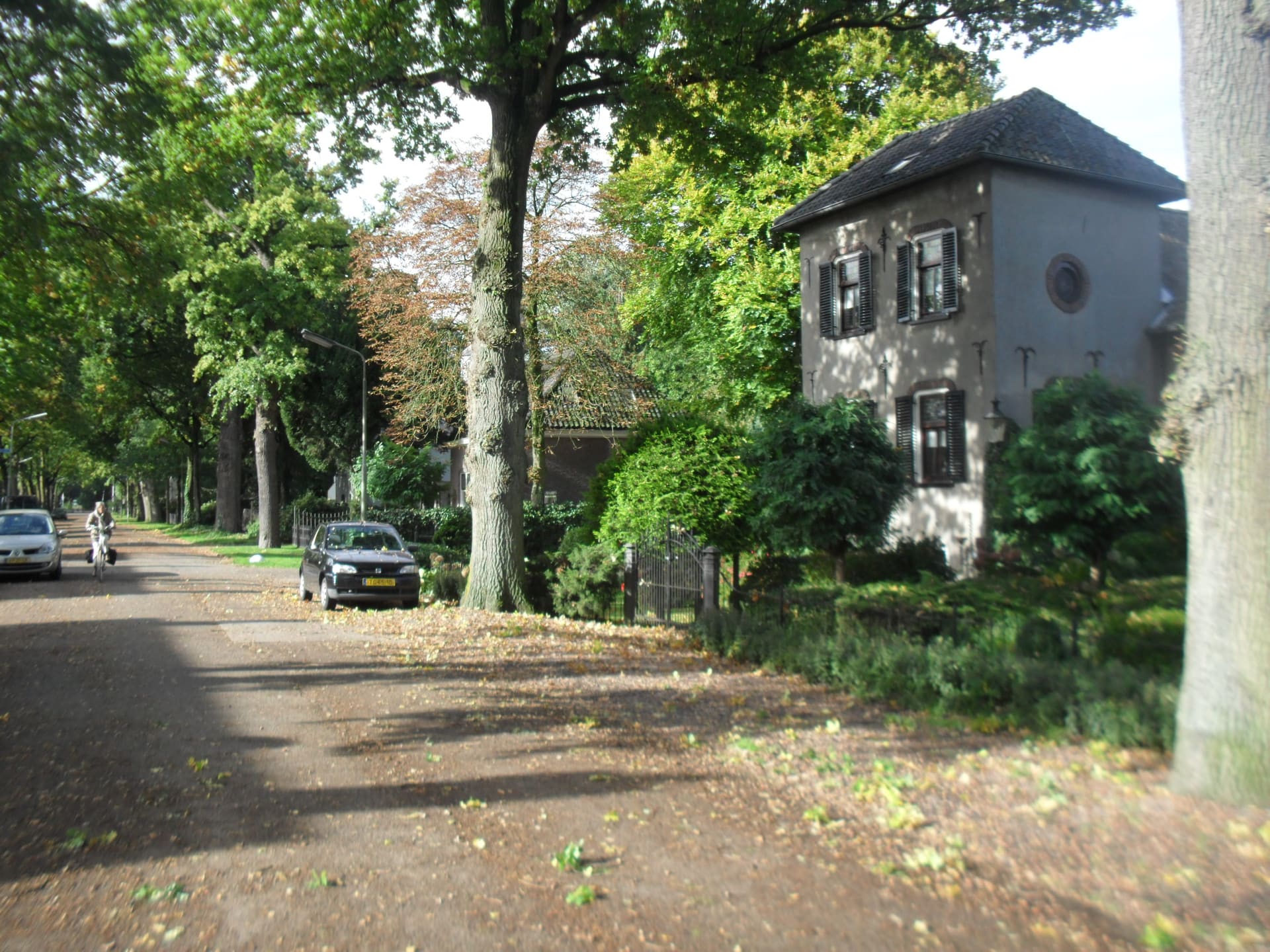Afslag naar de zijtak van de Dorpsstraat vanuit het zuiden