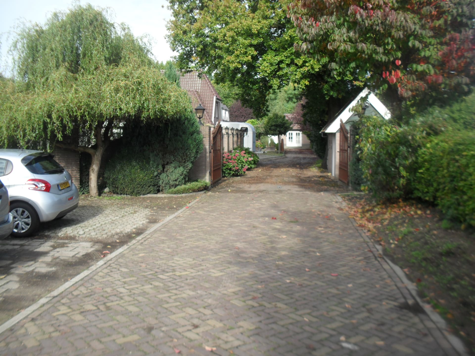 Inrit naar Dorpsstraat 94, 96 en 98